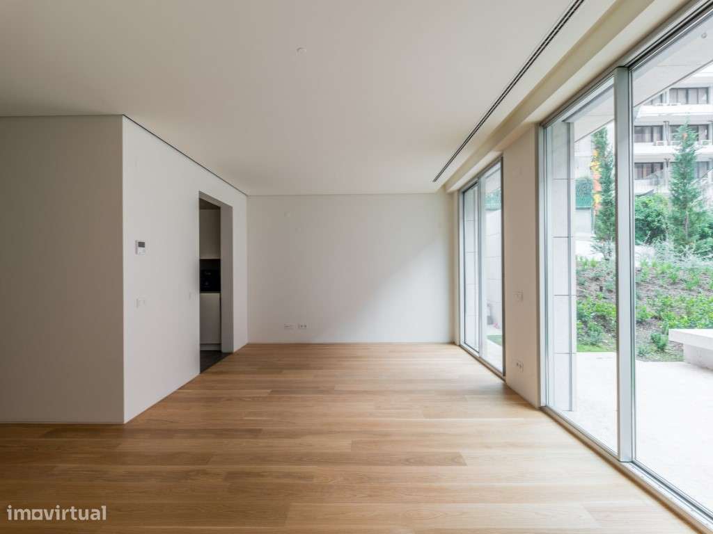 Apartamento T2 com lugar de garagem e arrecadação nas Amoreiras - Grande imagem: 4/26