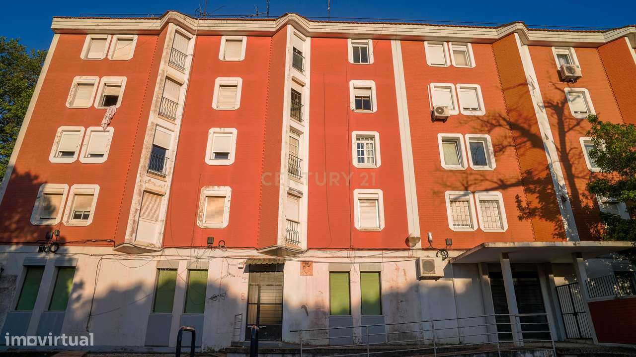 Espaço Versátil com Localização Privilegiada - Grande imagem: 2/31