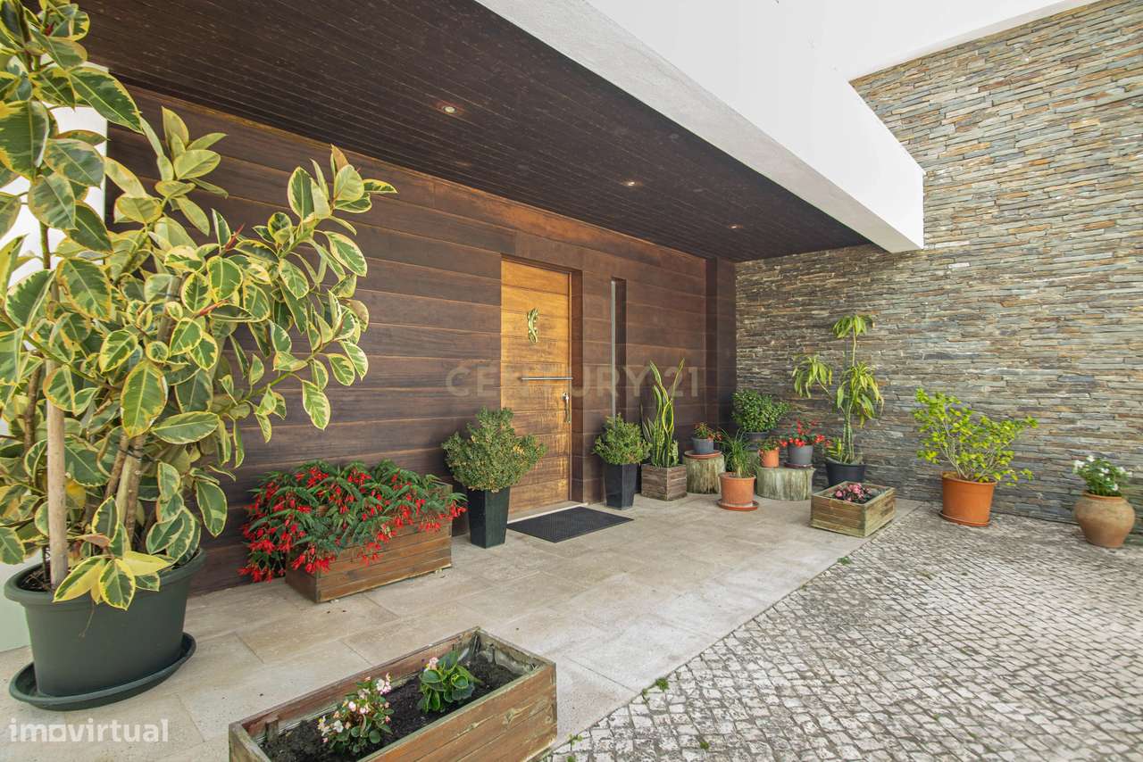 Moradia Isolada T4 291m2 em Lote de 1050 m2 em Mucifal, Colares, Sintr-8