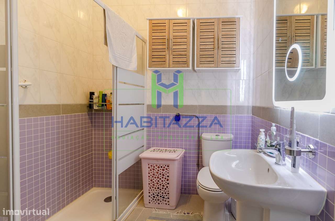 Apartamento T2 com vistas desafogadas em Lagos-11