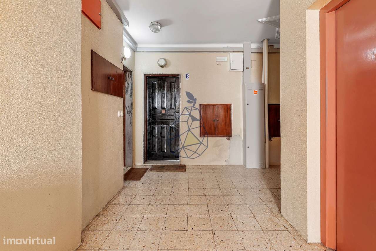 Apartamento T2 com Garagem e Elevador — Portimão-36