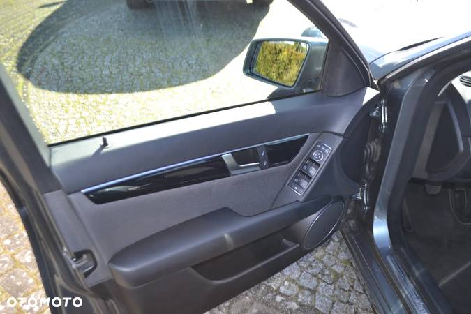 Mercedes-Benz Klasa C 180 BlueEFFICIENCY - 12