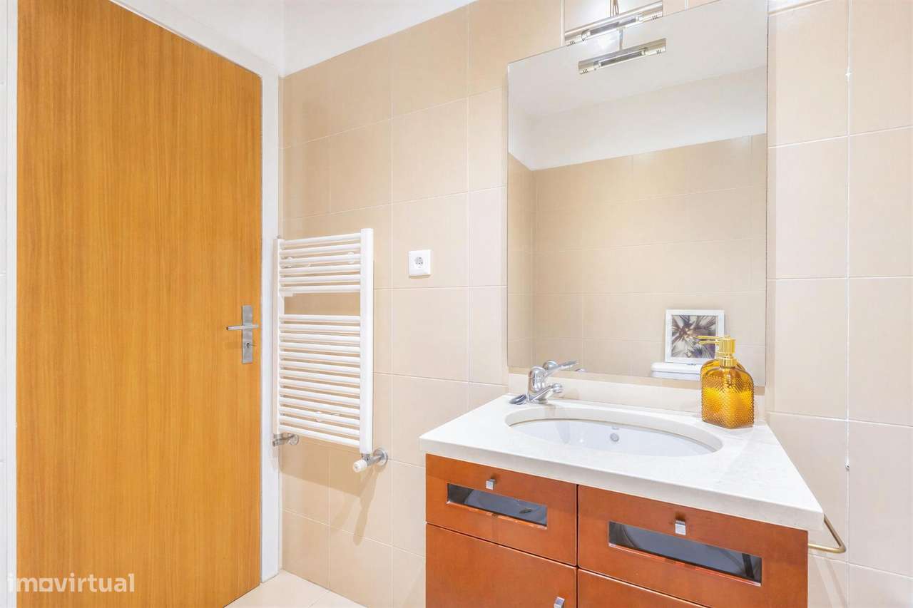 Apartamento T2 Renovado | Centro da Senhora da Hora | Terraço,...-9
