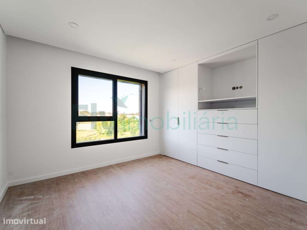 Apartamento T3 com Excelentes Áreas em Zona Central de Lousada-21