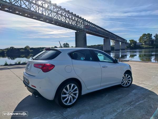 Alfa Romeo Giulietta 2.0 JTDm Distinctive - 1