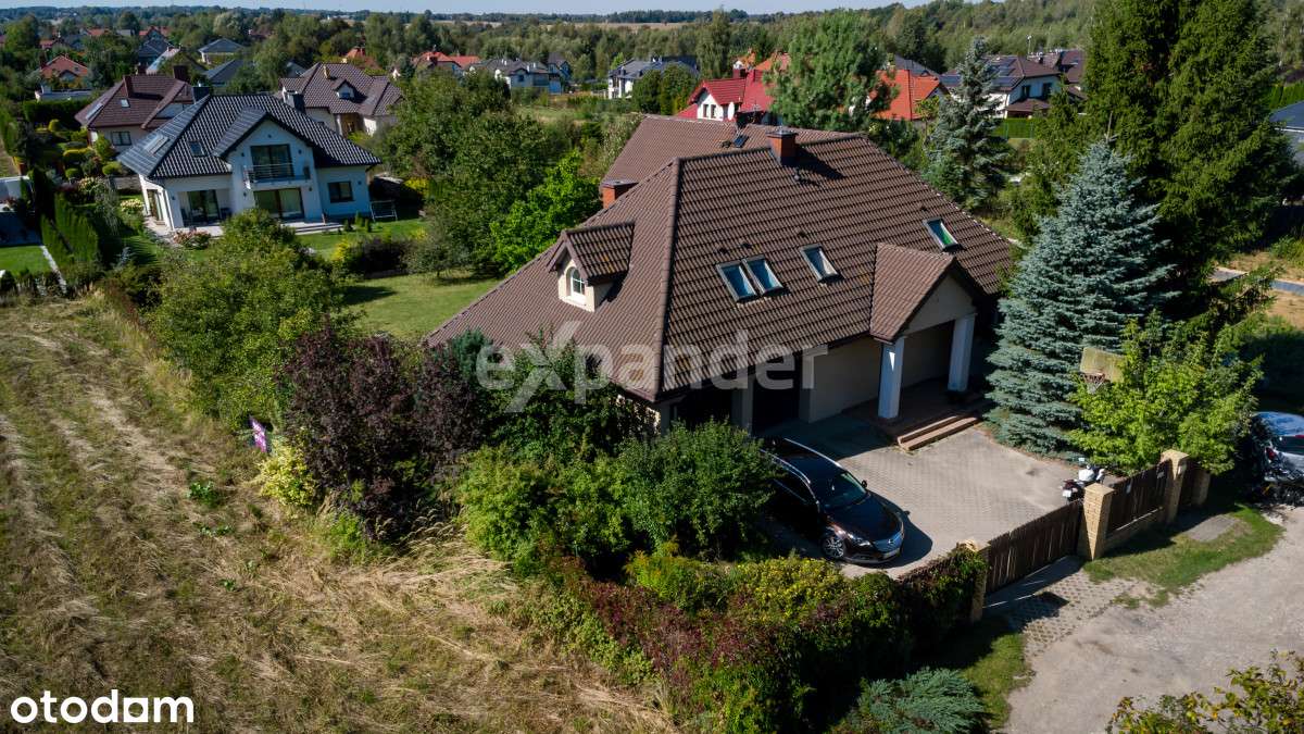 Rodzinny dom z dużą, zieloną działką - Pełny obrazek: 1/20