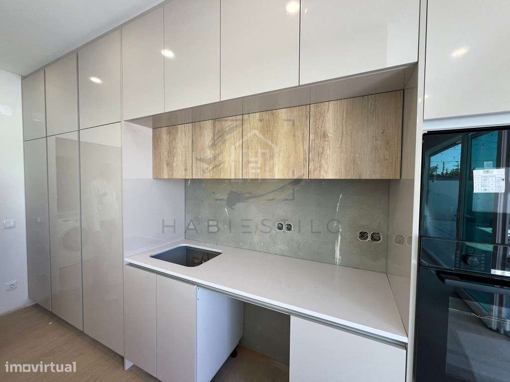 Moradia moderna com piscina, Suites e acabamentos de alta qualidade-20