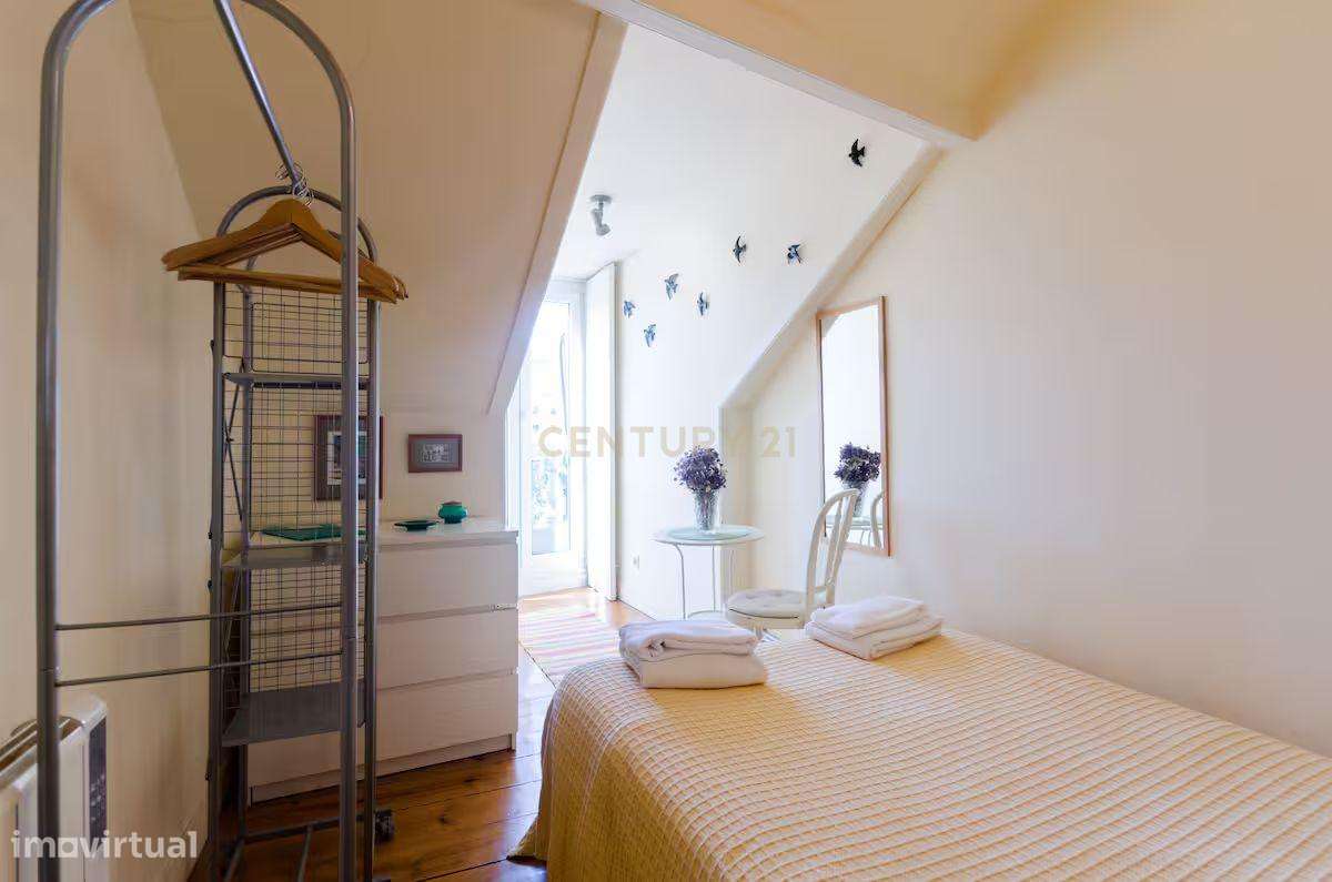 Apartamento T2 à venda na Rua da Mouraria-12