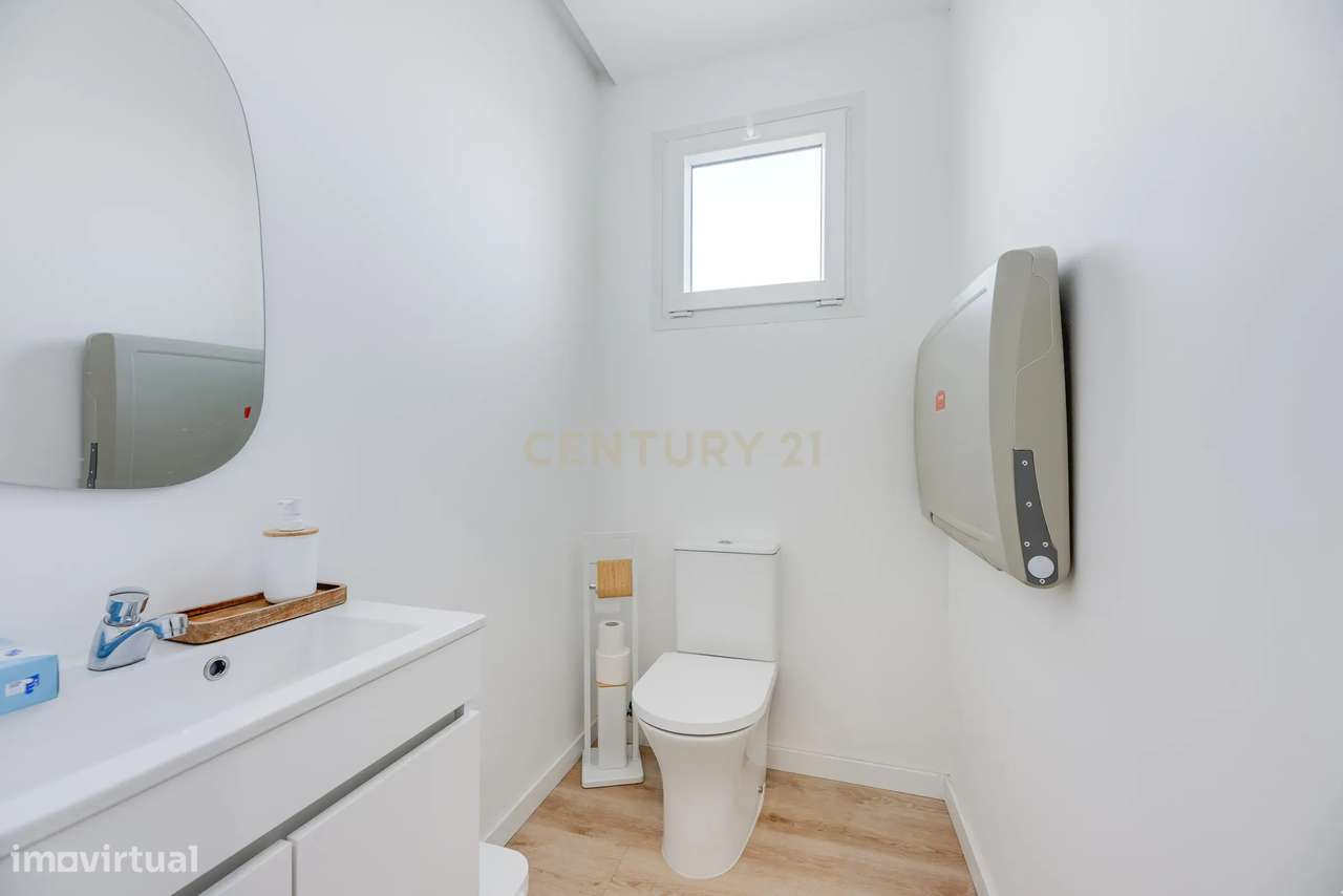 Oportunidade única para adquirir uma loja totalmente remodelada em Lis-18