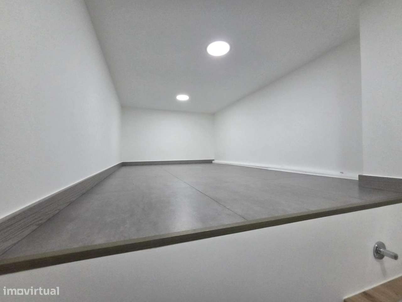 Espaço Armazém/Serviços (Não Habitável) - Grande imagem: 5/20