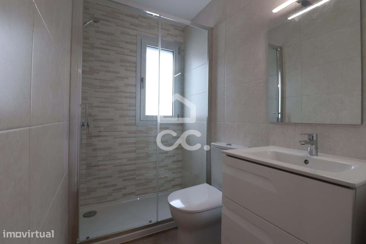 Apartamento T2 com sótão e terraço novo em São Martinho do Bispo - Grande imagem: 5/14