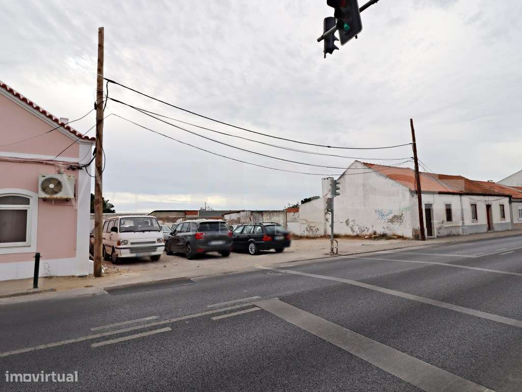 Terreno Urbano com viabilidade de construção de moradia cento Palhais - Grande imagem: 5/19