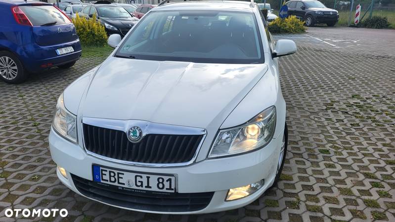 Skoda Octavia 1.6 Ambiente - 24