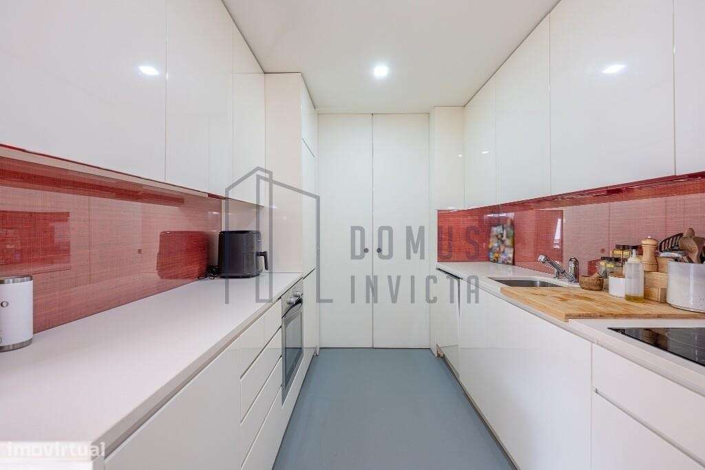 T2 remodelado com duas varandas e lugar de garagem | Zona da Boavista-8