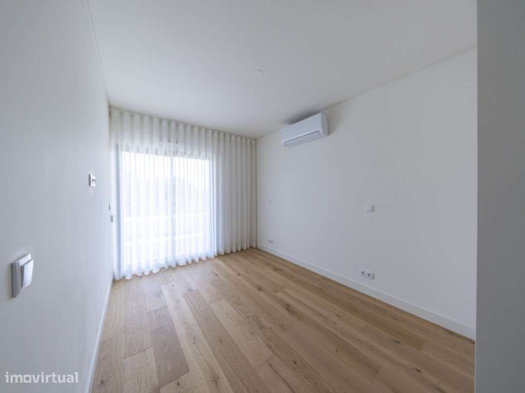 Apartamento T2 Novo no Seixal Baía com Terraço e Estacionamento-6