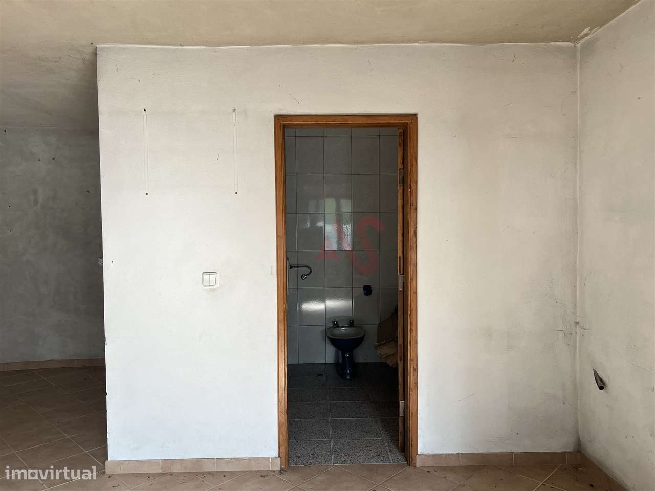 Moradias para Restauro com Terreno de 1.682 m² | Raimonda, Paços de Fe-14