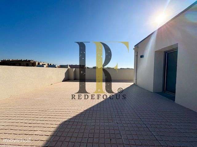 Moradia T4 de Luxo com Piscina e Jardim em Esmoriz-45