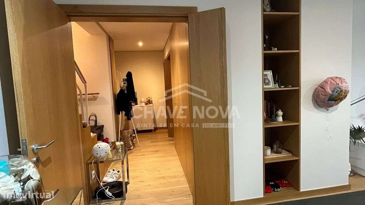Apartamento T4 Duplex de Excelência – Paranhos-9