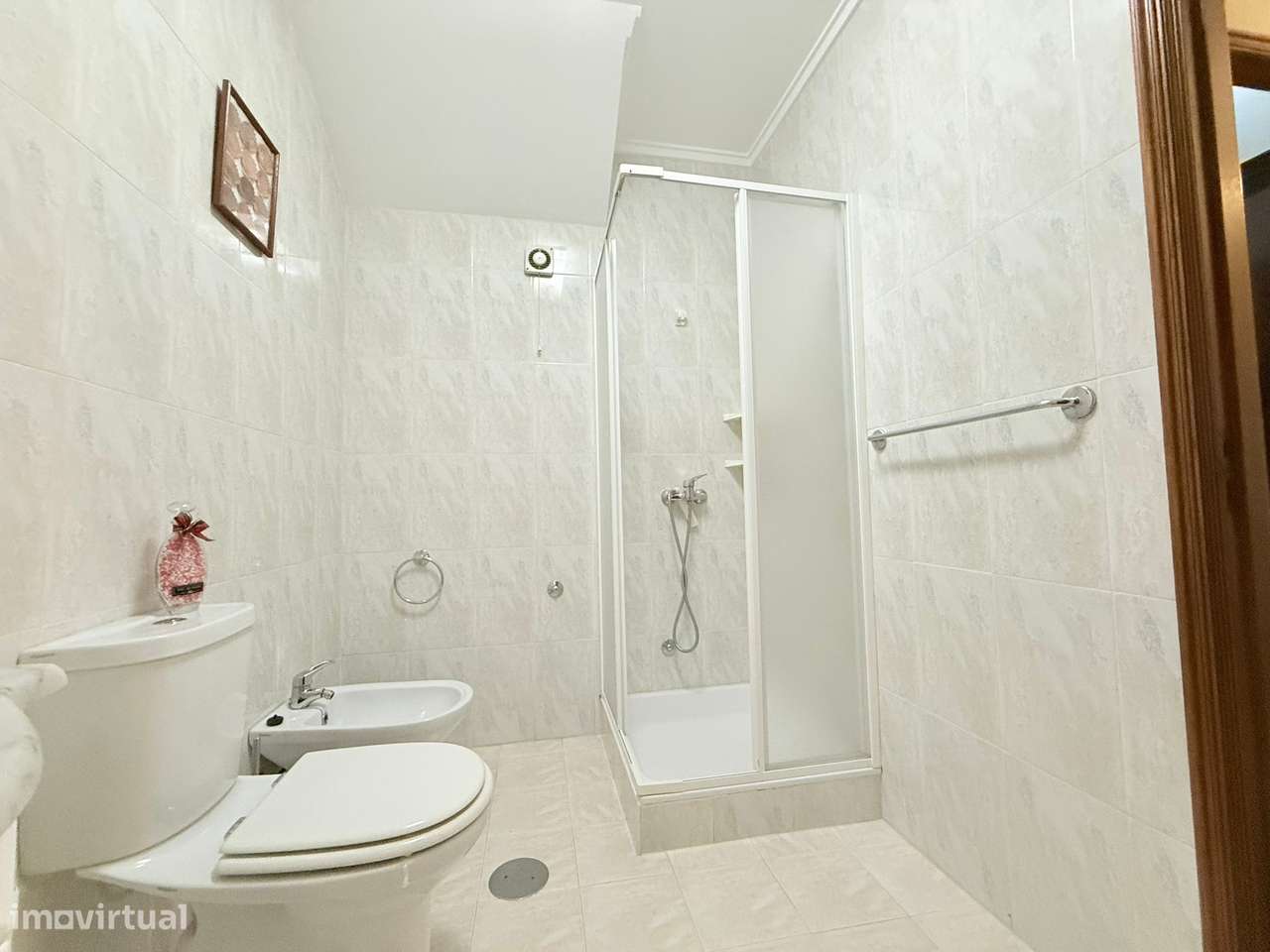 Moradia T3 | Terraço | Box 4 Carros | Varanda | Jovim | Exclusivo-8