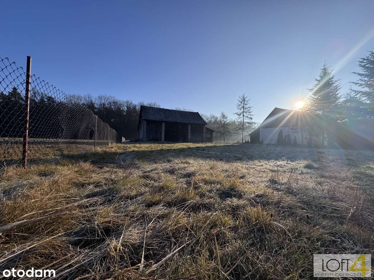 Wyjątkowa, uzbrojona działka pod lasem.-13