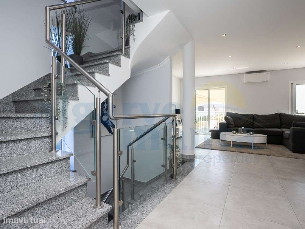 EXCLUSIVO! Moradia T3 Moderna com Piscina Privada no coração de Vil...-38
