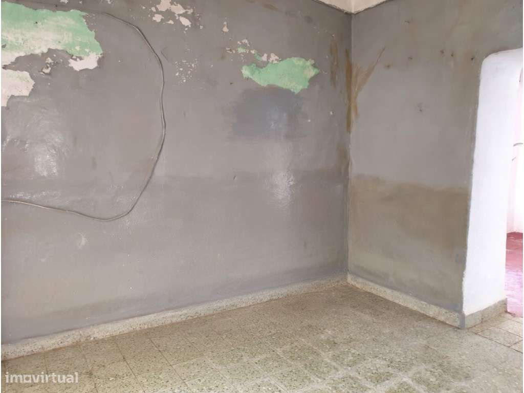Oportunidade de Reabilitação - Moradia T2 com Quintal em Terrugem (...-6