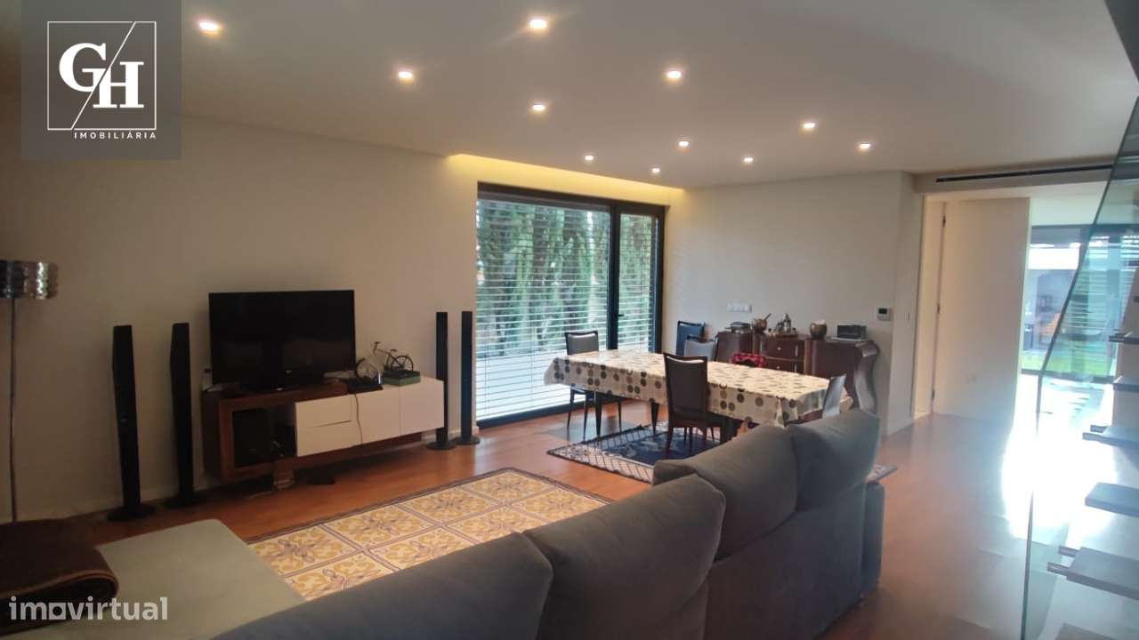 Moradia T3+1 de Gaveto em Esmeriz – Conforto e Modernidade - Grande imagem: 2/33