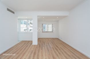 Apartamento T4 totalmente remodelado para arrendar, na 5 de Outubro