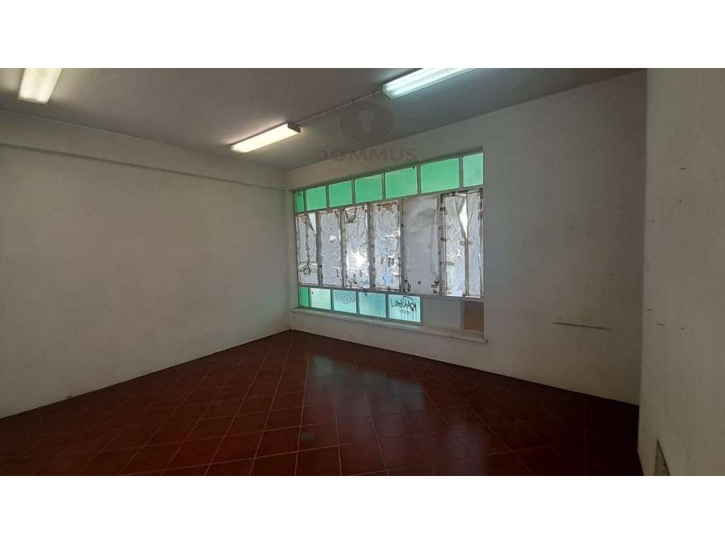 Loja com Rentabilidade - Centro de Rio de Mouro (Rinchoa)-7