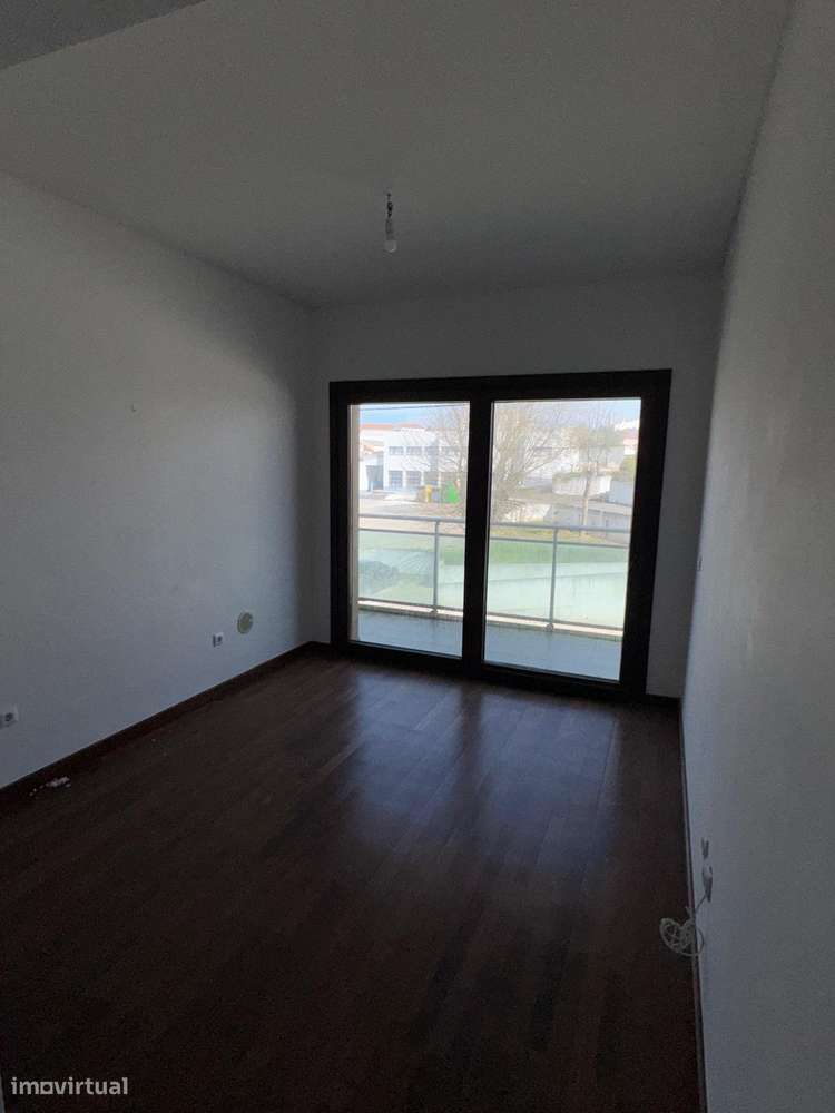 Imóvel de banco :T4 com varanda, garagem em Torres Vedras-26