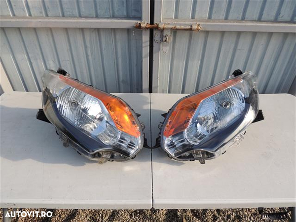 Far stanga + dreapta Mitsubishi L200 an 2015 2016 2017 2018 Halogen cod 8301C729 / 8301C730 - 16