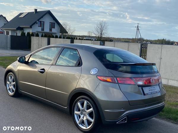 Honda Civic 1.8 Executive i-SHIFT - 2