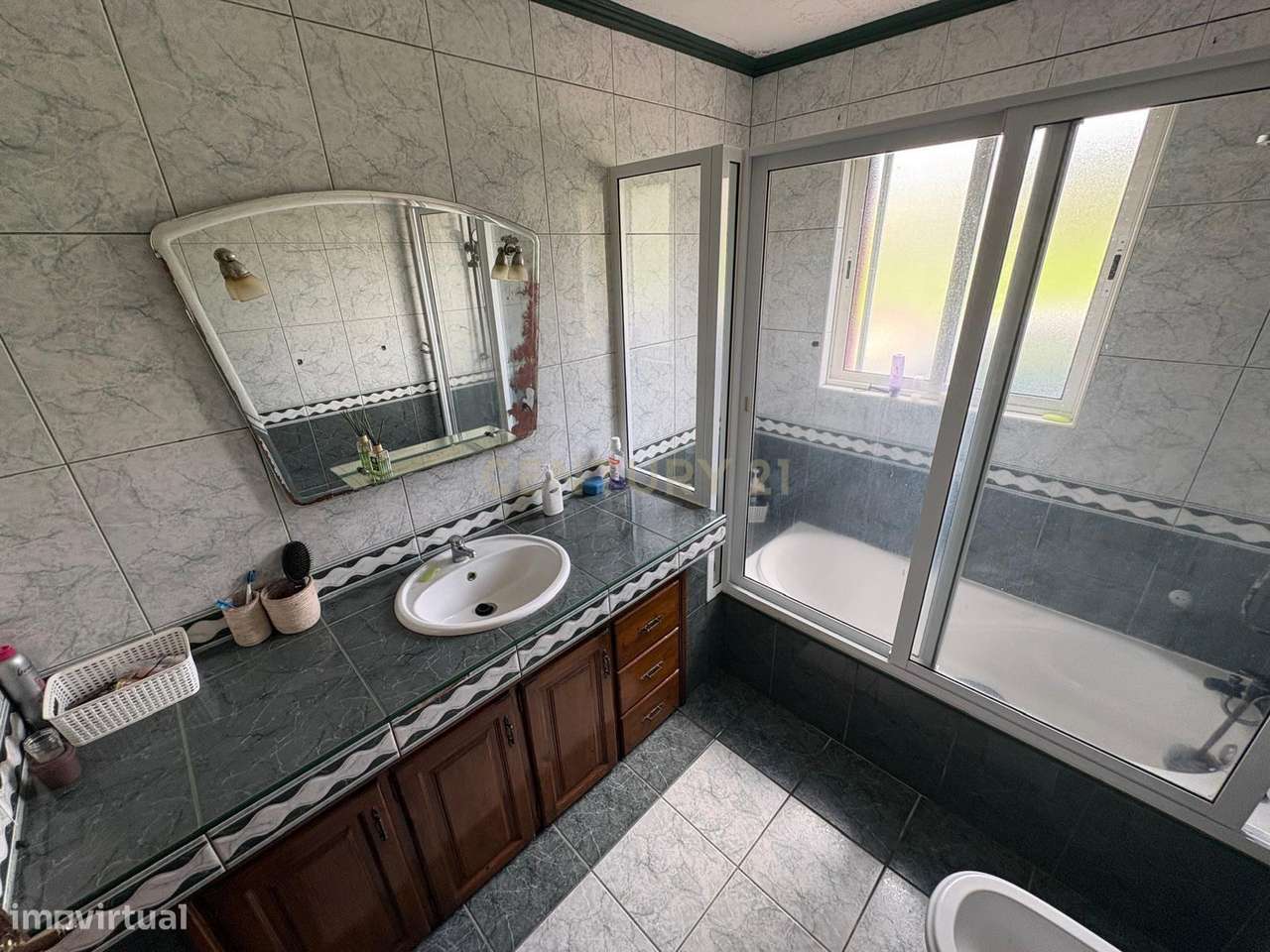 Moradia V3 com Terreno de 1.392 m² na Lomba do Pomar – Povoação-9