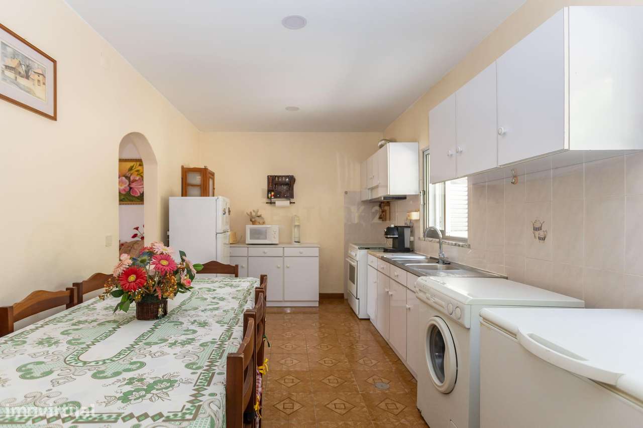 Moradia T2 com Terreno 7600m2 em Tomar-11