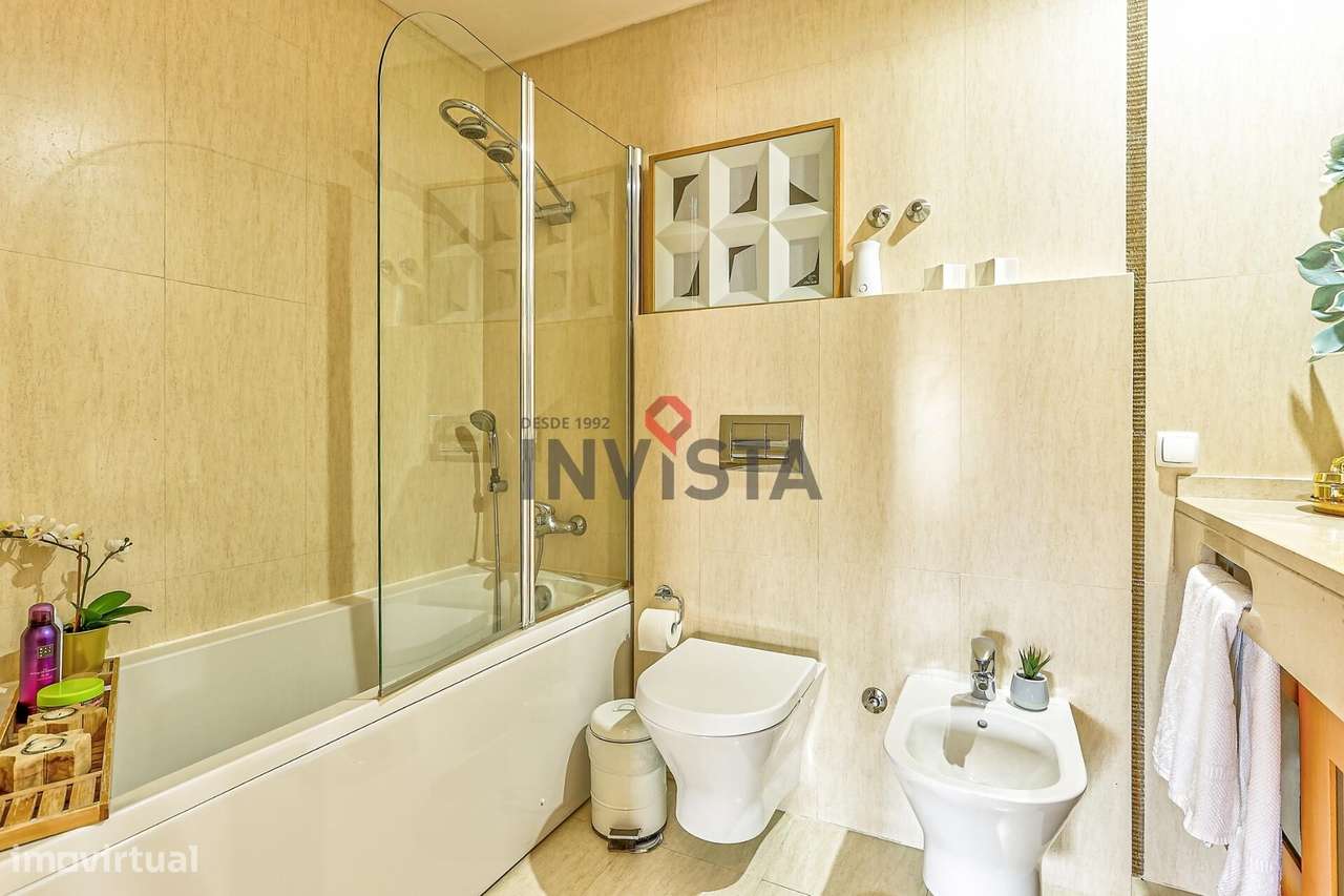 T3 com varanda e box dupla na Urbanização da Malvarosa-15