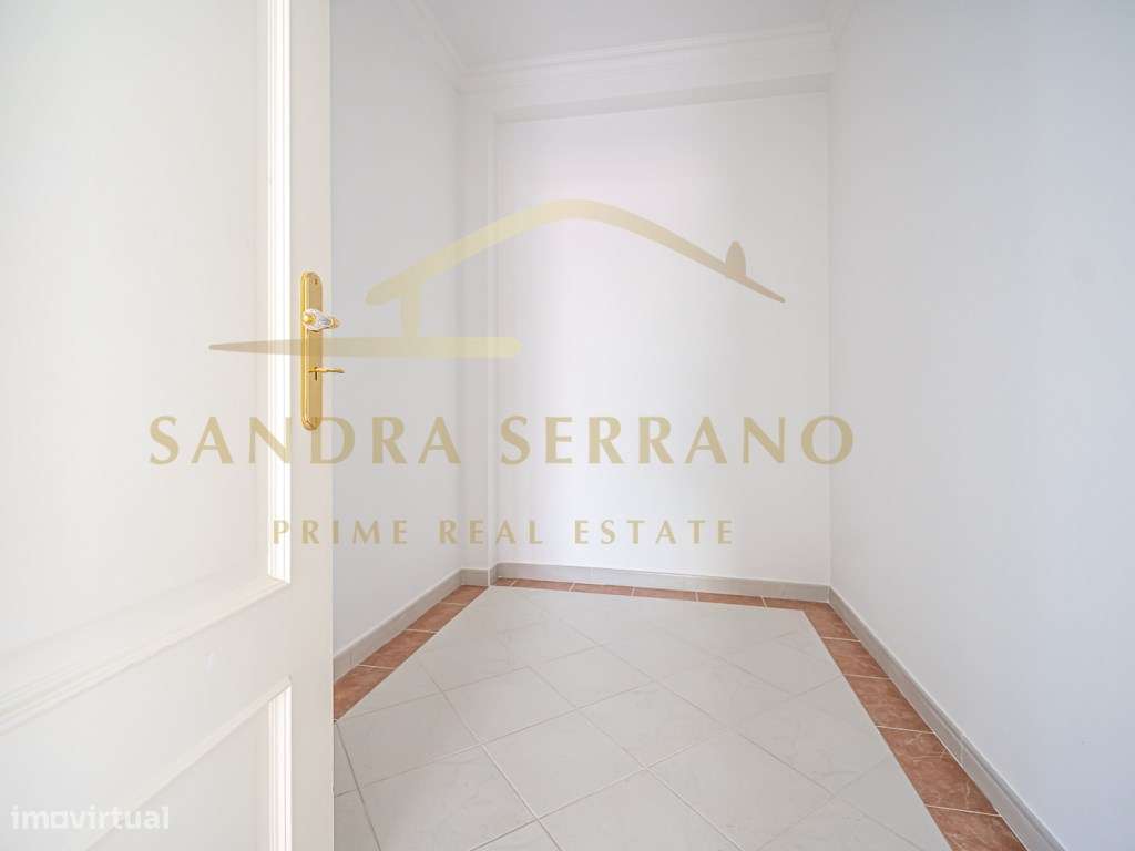 Moradia de traça tradicional com 7 assoalhadas-40