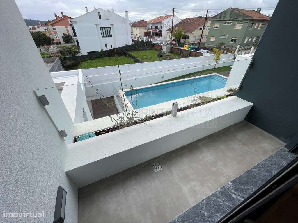 Vende-se Moradias T4 em Condomínio privado, no Fanqueiro - Loures-14