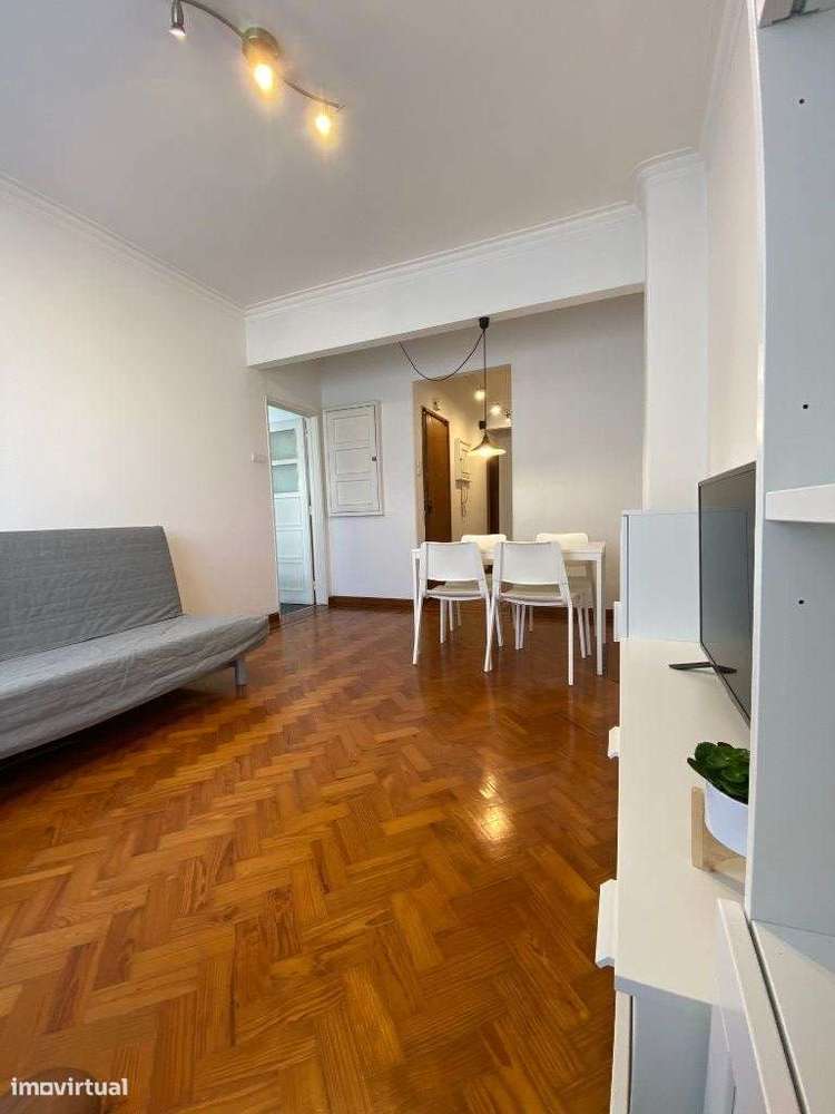 Benfica Estação, T2, Renovado Mobilado e Equipado - Grande imagem: 3/10