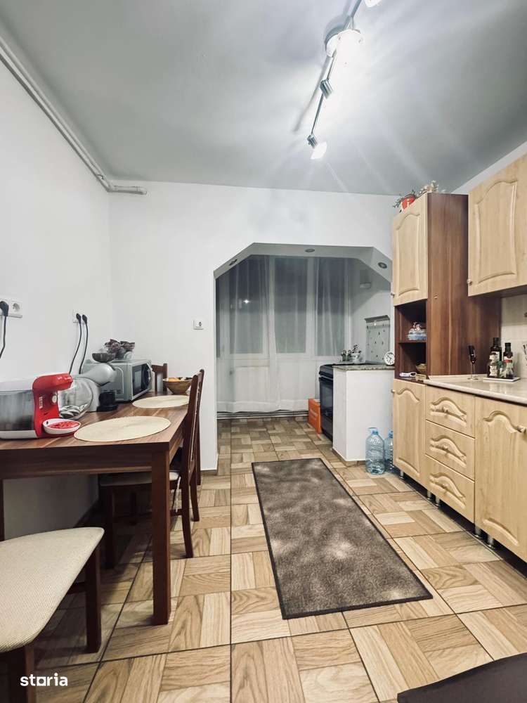 AV667 Apartament 3 camere, decomandat, etaj 2, 68mp, zona Lunei-9