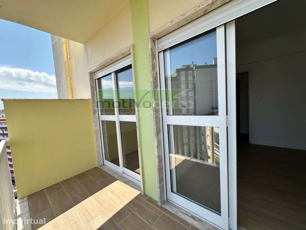 Magnífico T3 Totalmente Remodelado no Casal de São Brás, com Varand...-14