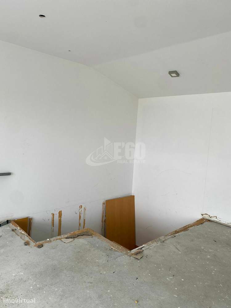 T4 DUPLEX COM TERRAÇO ESPINHO-7