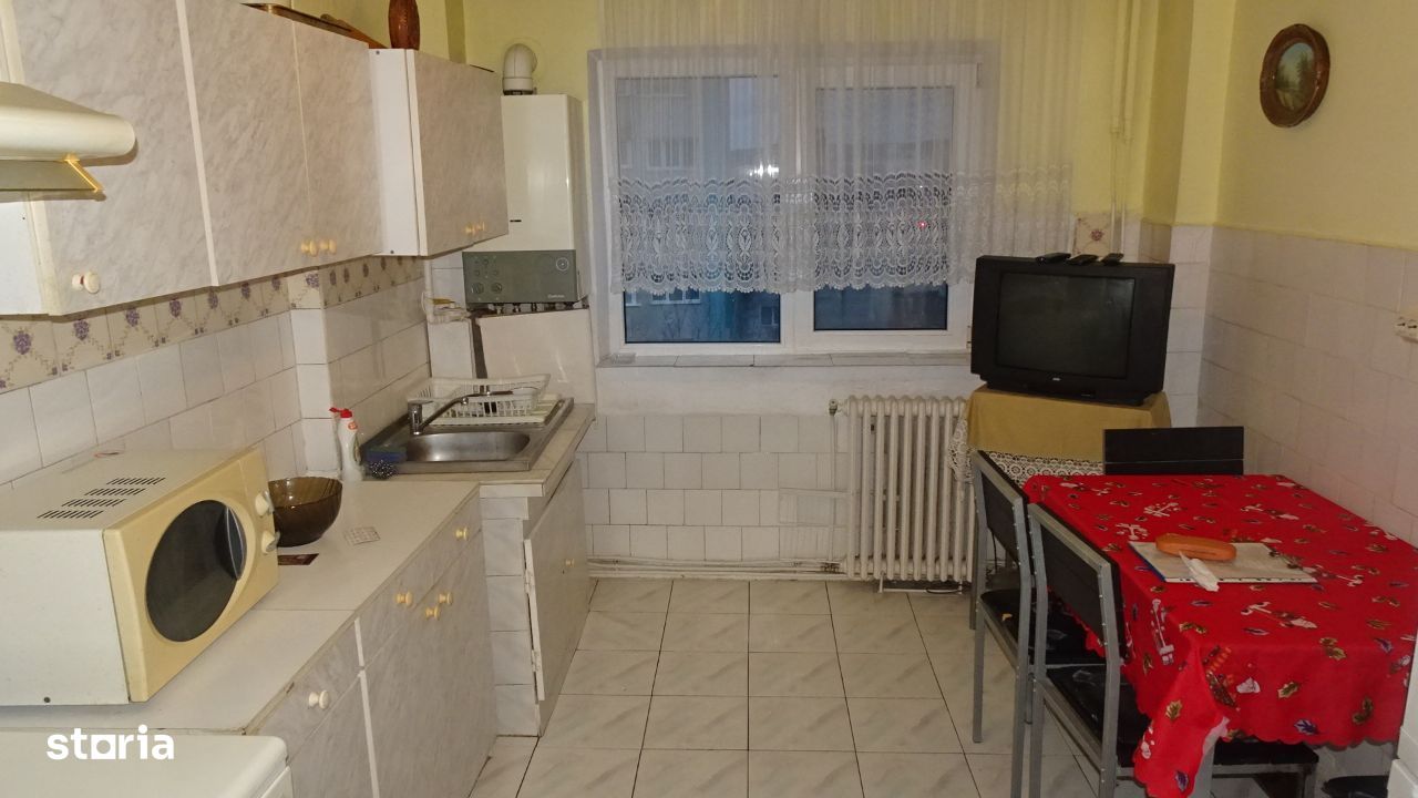 Vand apartament 2 camere dec. Deva, Casa de Pensii, et 4 din 7 etaje