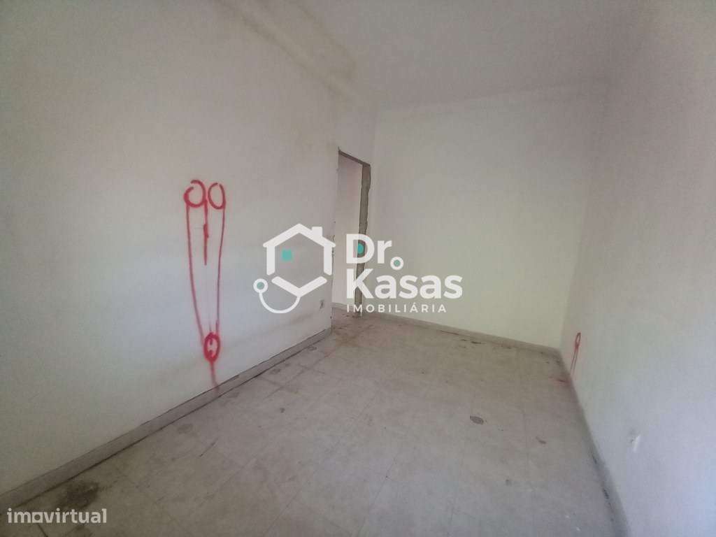 Apartamento T1 renovado na Baixa da Banheira-7