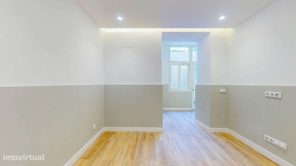 Apartamento T2, RC Alto, com um terraço de 20 m2 , completamente renov - Grande imagem: 2/32