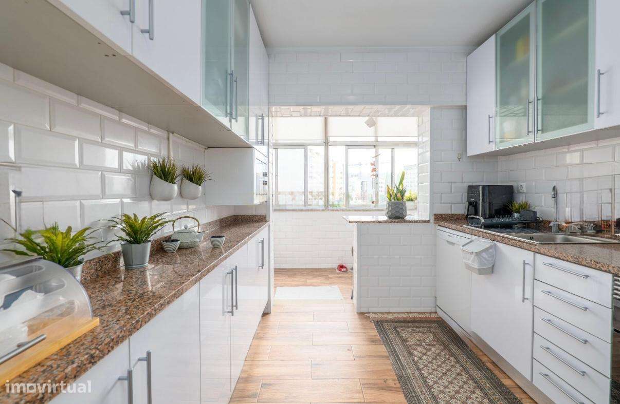 Apartamento T3 Renovado no coração de Matosinhos-14