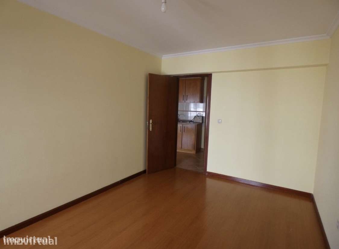 Apartamento 3 Assoalhadas Centro do Fundão 1 Andar-4
