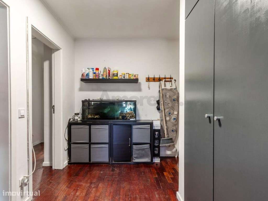 T2 Com Garagem E Arrecadação na Ajuda-21