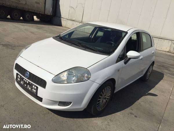 Dezmembrez Fiat Grande Punto1.4 benzina din 2007 - 3