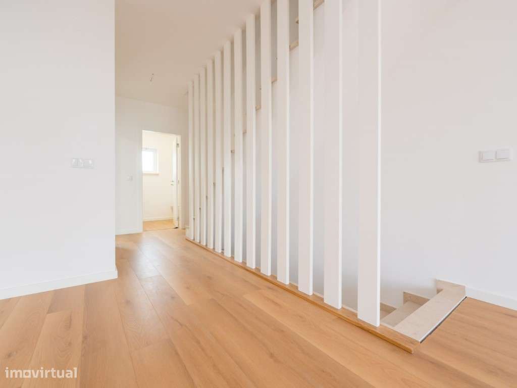 MORADIAS T2+1 e T3+1 GARAGEM E JARDIM, BELAS-15