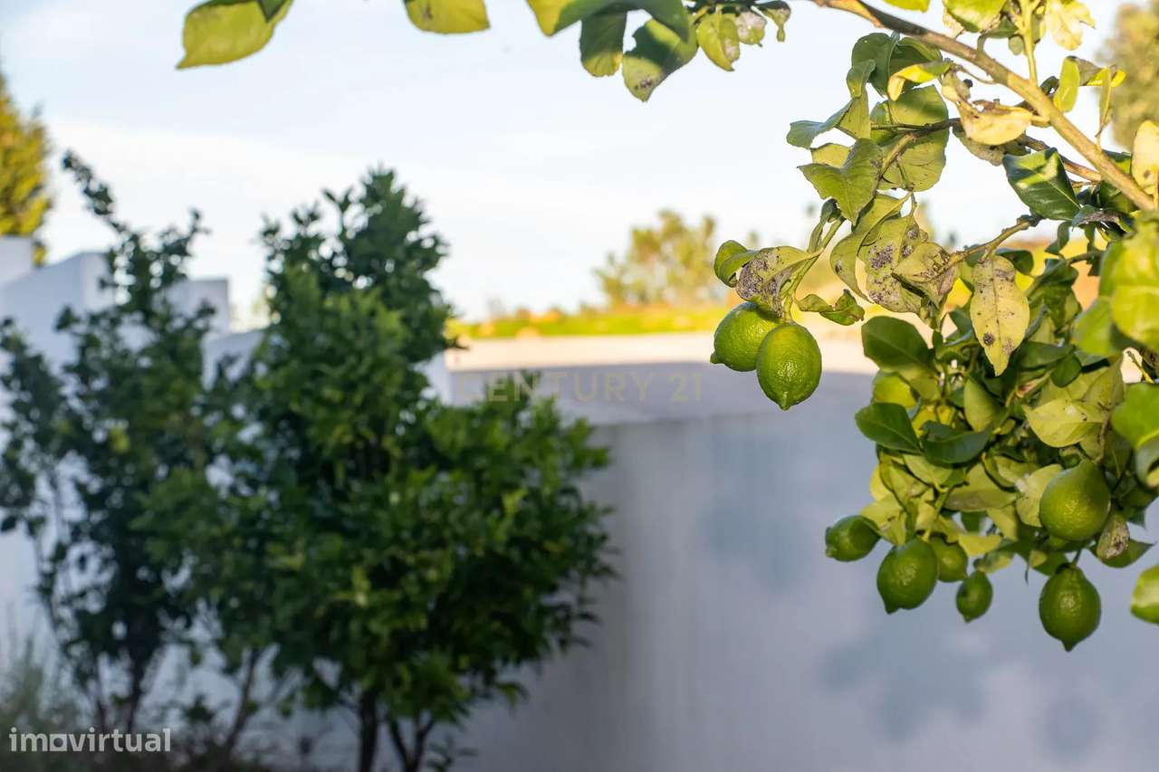 Viva o Luxo à Beira-Mar: Moradia Espetacular T5 com Piscina na Deslumb-59